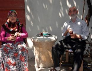 1,500-year-old ancient Roman column being used as coffee table in Turkey’s Kahramanmaraş