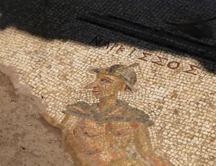 Ancient mosaics make fun of events