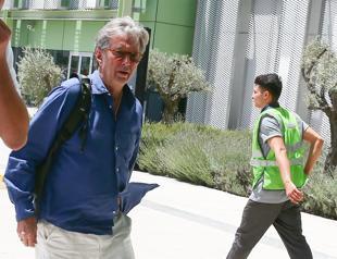 Eric Clapton leaves Turkey’s Kuşadası after dog’s death