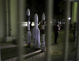 India aborts moon mission launch, citing technical glitch