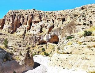 Newly discovered canyon dazzles locals
