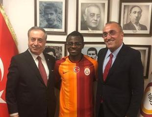 Galatasaray sign Fulham midfielder Seri