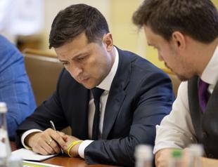 Ukrainian leader seeks backing to fight corruption in vote