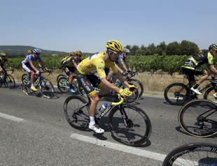 Tour de Frances downhill supertuck: Dashing or dangerous