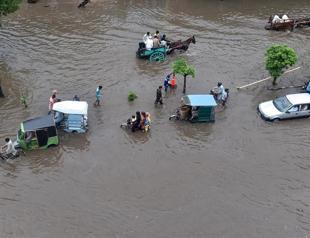 Indian navy rescues hundreds stranded on train in floods