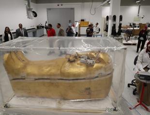 Egypt displays restoration of Tutankhamun coffin