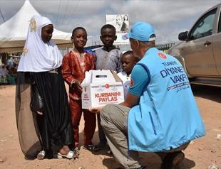 Turkish agencies provide Eid meat to poor across world