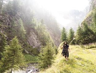 Modern cave man tutors ‘Neanderthal survival’