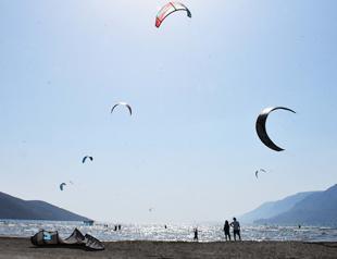 Mad Mehmet lures windsurfers