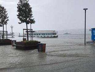 Heavy rain hits Istanbul, kills one