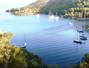 Blue voyage on turquoise coasts