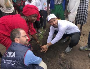 Turkish volunteers extend relief to Senegalese orphans