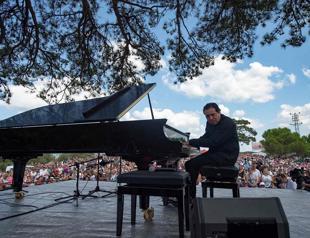 Turkish pianist Say performs against gold mine deforestation in Kaz Mountains