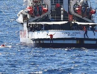 Tensions build on migrant ship off Italy, 10 jump overboard
