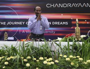 Indias Moon probe enters lunar orbit