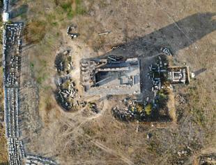 Archeologists unearth ancient memorial tomb in Aizanoi