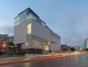 Long-awaited Arter reopens doors