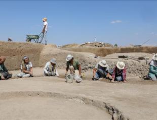 Archeologists unearth ancient findings in Turkeys east