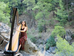 Harpist finds peace playing amid Antalya’s nature