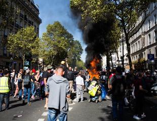 Paris draws new climate rally; police vie with yellow vests, black blocs