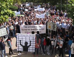 Turkish students in Greece protest school shift system