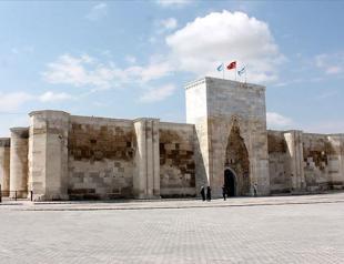 Seljuk caravanserai strikes tourists’ interest