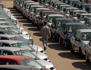 Banks lower car loan costs