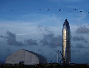 Elon Musk unveils new Starship prototype