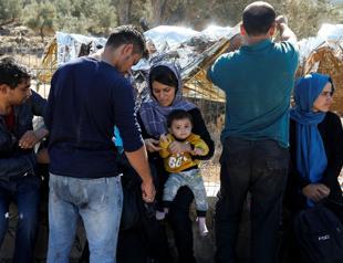 Greece calls for extra EU aid for refugees in Turkey