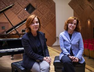 Renowned twin pianists teach young Turkish musicians