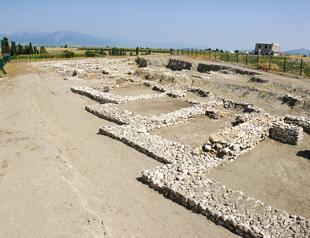 Monumental gate boosts idea that local kingdom existed