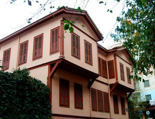 Greek anarchists attack Atatürk House in Thessaloniki