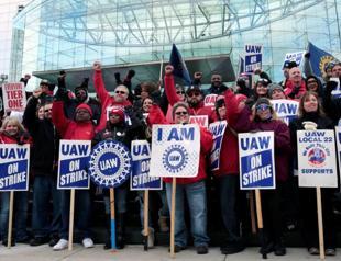 UAW will keep GM strike going while members vote on new contract