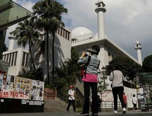 Hong Kong leader apologizes for mosque water cannon incident