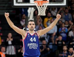 Anadolu Efes beat Real Madrid 76-60 in EuroLeague