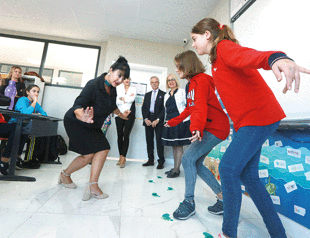 Dancer teaches ballet to children