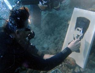 Atatürks portrait painted under the sea