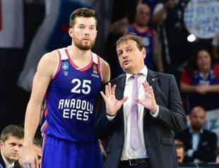 Anadolu Efes defeat Greeces Olympiacos