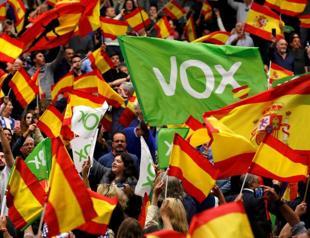Spains far right doubles seats in hung parliament, difficult talks ahead
