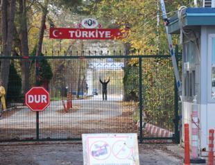 Turkey deports American ISIL suspect stuck at Greek border