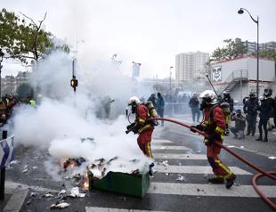 Tensions with police in France on yellow vest 1st birthday