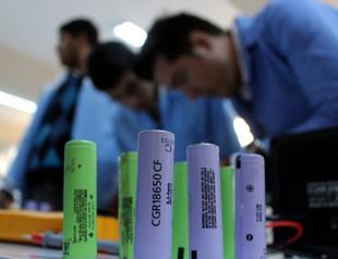 Students produce power bank from waste battery