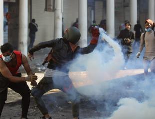 Iraqi forces kill three protesters, cleric warns of crisis