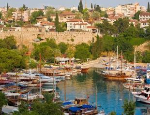 Antalya sets tourist record of 15 million