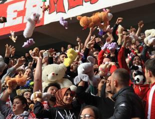 Turkish football fans rain toys to children