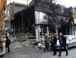 Hundreds of banks and government sites burned in Iran unrest