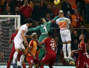 Muslera hero as Galatasaray beat Alanyaspor