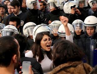Police disperse womens ‘Las Tesis’ dance protest in Istanbul
