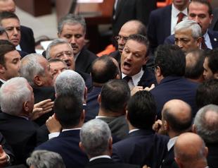 Fight erupts at Turkish Parliament amid budget discussions