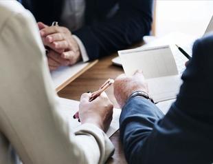 Foreign economists expect cut in interest rates